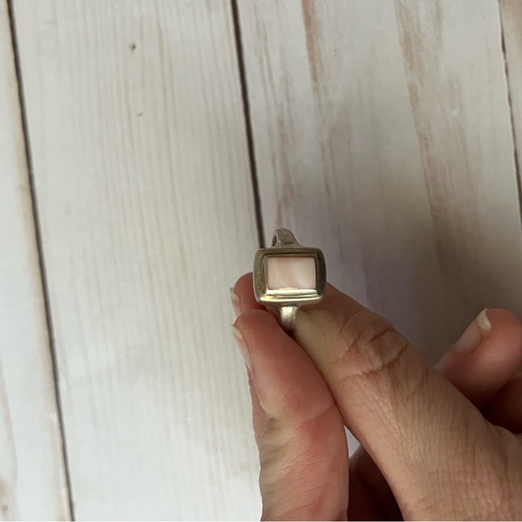 Sterling silver and pink stone fashion ring - Picture 3 of 3